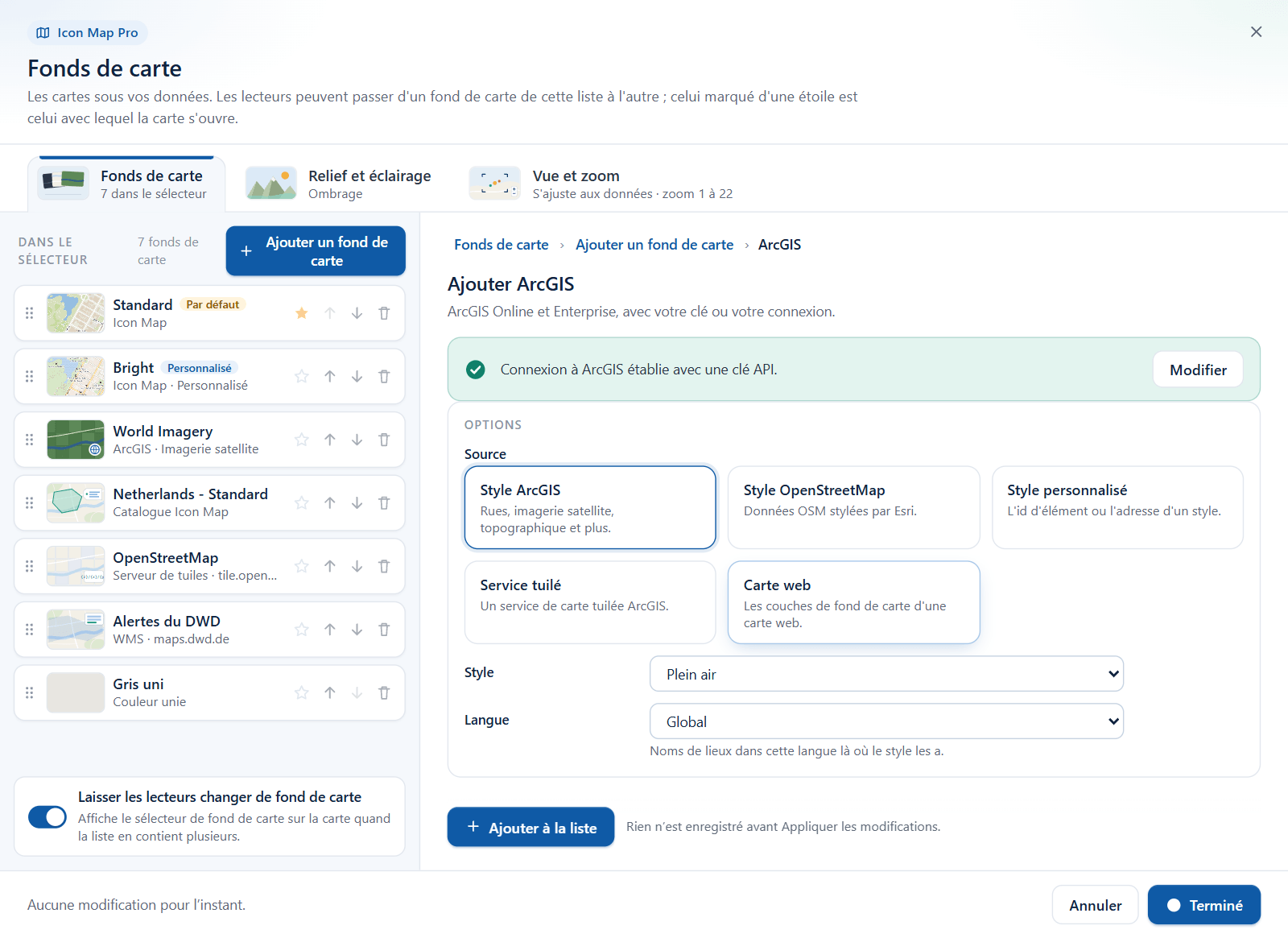 Le formulaire ArcGIS de la boîte de dialogue Fonds de carte avec cinq vignettes de source et l'encadré Se connecter à ArcGIS