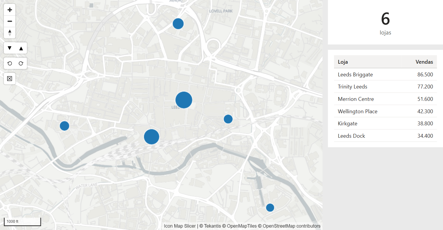 O mapa ampliado em uma cidade, ao lado de uma tabela e de um cartão que mostram somente as lojas dentro da vista do mapa